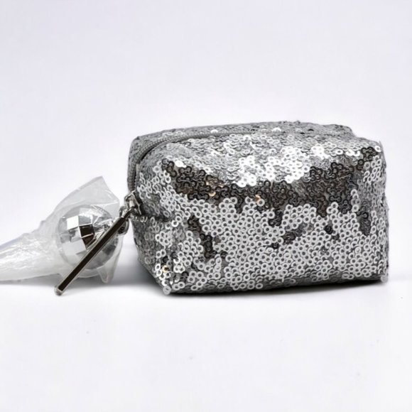 M.A.C Fuzzy Small Pouch - Silver - Picture 1 of 1